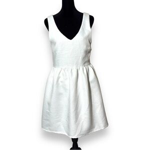 Chic White Sleeveless Thick Strap Racerback Style Bubble Skirt V-Neck Mini-Dress